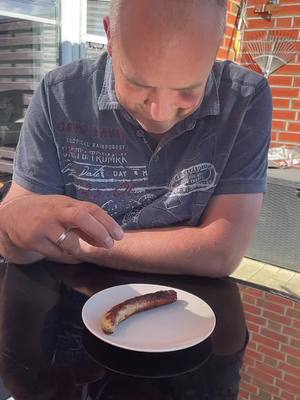 A post by @19rene19hsvfb on TikTok caption: Wenn der Enkel die letzte Wurst klaut und der Opa keine mehr hat 😂#funny #fy #fyp #viral #foryoupage #foryou #fypシ #fypシ゚viral #fyy