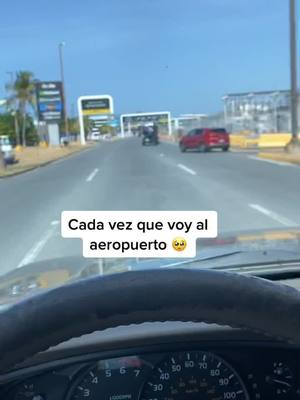 A post by @yeisant on TikTok caption: #aeropuertopuertovallarta #puertorico #vacations #viral #parati #fypシ