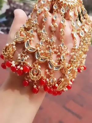 A post by @jewellerycafecanada on TikTok caption: KUNDAN WITH BACK MEENA SIDE BRIDAL PASSA #bridaljewelry #jewelrybusiness #passa #jhoomar  #kundanjewellery  #meenakarijewellery #tiktokcanada