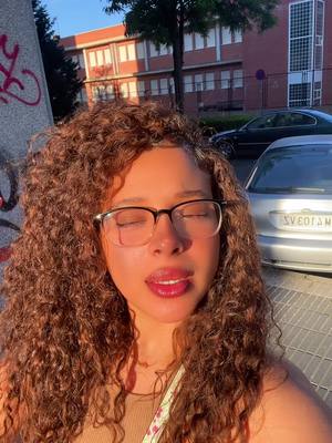 A post by @cayramadeline on TikTok caption: El ☀️ no me dejaba fluir🤣 #cayramadeline  #viral  #foryou