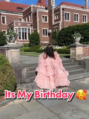 A post by @amanic.official on TikTok caption: Happy birthday to me 😌 👑💖 #itsmybirthday #knockknock #birthdayqueen #عيد_ميلادي #photoshoot #birthdayshoot #chapter38