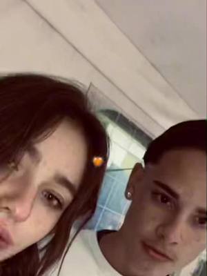 A post by @_video.adolescenza._1 on TikTok caption: #perteee🧡👩🏻‍❤️‍💋‍👨🏽#tiam🧡😍#spusm‼️🧡