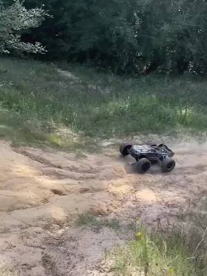 A post by @tx_steelo_rc on TikTok caption: #Traxxas #RcCars #Vibin #Fyp