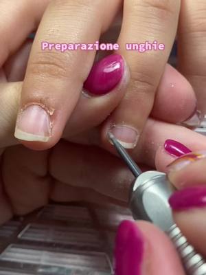 A post by @marynenails on TikTok caption: Preparazione unghie #gel #allungamentoingel #preparazioneunghie #nailforms #unghieonicofagiche #tutorialunghie #perte #passaggioperpassaggio #ricostruzioneunghie