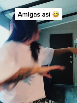 A post by @vvvvvm08 on TikTok caption: 🤣🤣🤣 #amigascheck #AmazonVirtualTryOn #VEE #sonrielealavida #parati #fypシ