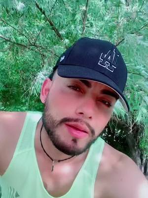 A post by @karlos18bato1 on TikTok caption: #viral #parati