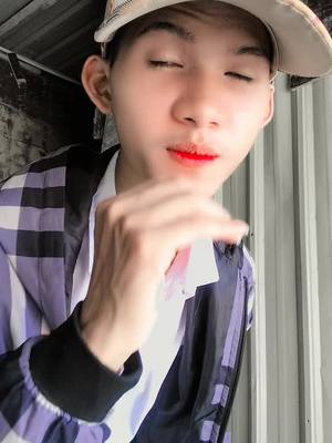 A post by @brosna0008 on TikTok caption: ដឹងរាំមិចទេ😁😂