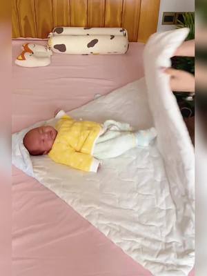 A post by @parenting_knowledge on TikTok caption: #maternallove #parentingknowledge #child #parenting #toddler #baby It's a great way to wrap the baby