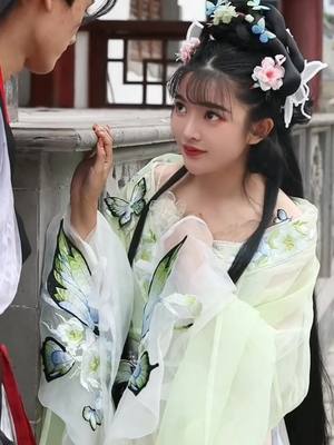 A post by @hanfu1989 on TikTok caption: #hanfu汉服 #hanfu汉服 #cute #traditional #fyp