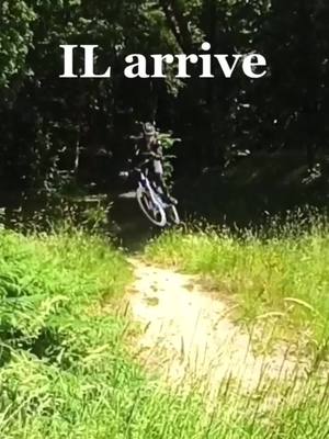 A post by @sulybike on TikTok caption: Après pas mal d’heures #persévérance #vtt #vélo #premiers #whip  #content #progres