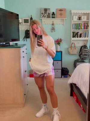 A post by @natnatonthat on TikTok caption: GFOTD (gym fit of the day) #FitTok #fit #fyp