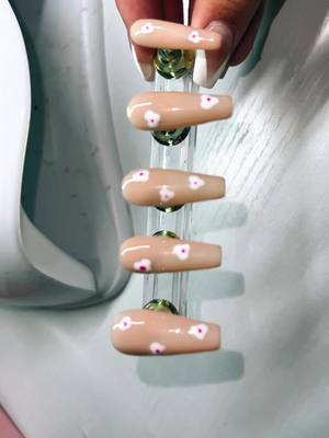 A post by @kylie_nails on TikTok caption: White flower nails 🌸🌸#fyp #nails #famous #fypsounds #nailart #fypシ