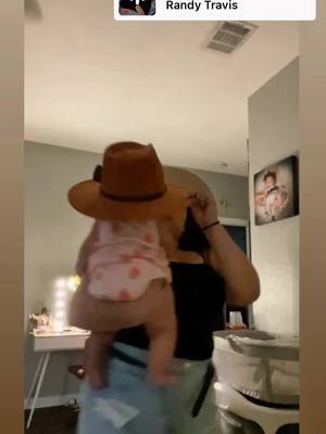 A post by @gabbygalaviz41 on TikTok caption: #loveyouforever #loveyou #mommydaughter