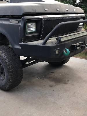 A post by @triceeee___ on TikTok caption: Sound goes hard #FORDfortheBuilders #fordbronco #dentsideford #dentsides7379 #showtruck #trailerqueen #outwiththeold #inwiththenew #powdercoating #powdercoat #sematrok #sema