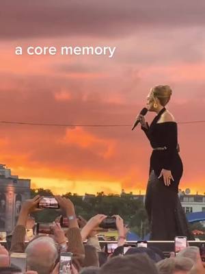 A post by @singalongbykomi on TikTok caption: This is pure MAGIC 🥺 #fyp #foryou #adele #adelehydepark #adelehydeparkconcert #sunset @idkdeclan