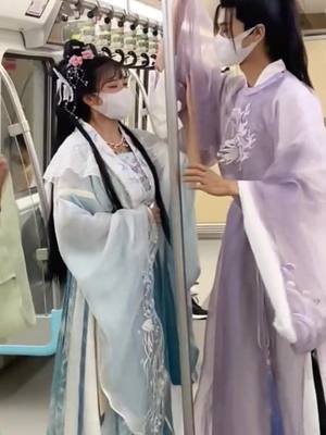 A post by @hanfu.jinxi on TikTok caption: #hanfu汉服 #hanfu #hanfugirl #chinafashion