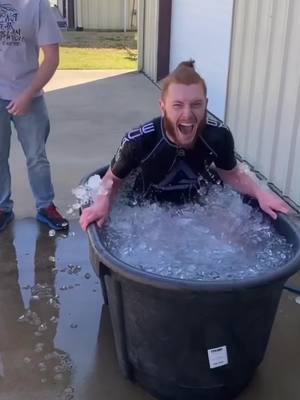 A post by @ginmanlive on TikTok caption: 15 Minute Ice Bath #wimhof