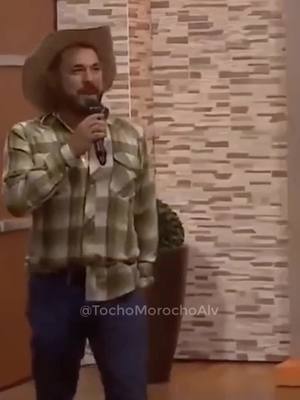 A post by @tochomorochoalv on TikTok caption: Piropo #Humor #Comedia #Piropo #TitoElRanchero