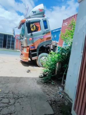 A post by @dy0mztk89yga on TikTok caption: ឈឺទៀតហើយអាណព្វ😍😍😍😥😥🚚🚚🚚❤️❤️🥰