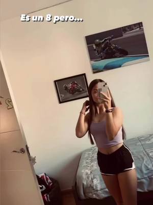 A post by @alejandrafdez22 on TikTok caption: 🤫🔥 #viral #fypシ #moto