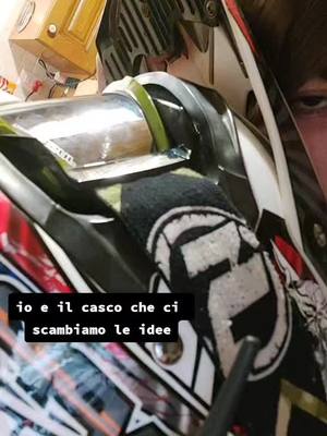 A post by @sarabiker_ on TikTok caption: @passione_enduro92 hem io non c'entro 😂 #bho #sbikerygirl #motard #❤️ #casco #beta #beta