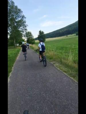 A post by @elias12418mtb on TikTok caption: It was a nice day @jules_style_ @kisatrobike.yt @luis0186 🔥🔥👌🤟#mtb #Tricks #viral #tiktok2022 #street #tiktok2022 #followformorevideo #canyon