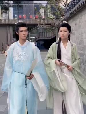 A post by @hanfu1989 on TikTok caption: #hanfu #hanfu汉服 #fyp