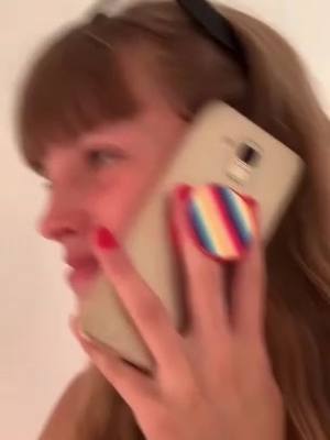 A post by @collectionisapassion on TikTok caption: #ClipPhone#glitter scegli tra 24 design e scatta un #fashionselfie! In#edicola a soli € 3,50 #fashionphonegrip#trendy#fashiontrends2022@flexinbiaaa