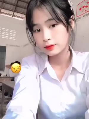 A post by @___za___05 on TikTok caption: #alonegirl #ធ្លាក់likeអស់ហើយ🙂💔