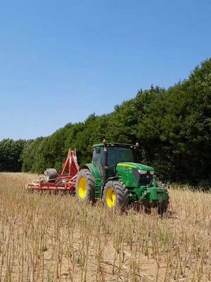 A post by @romain_alt on TikTok caption: dechaumage 🥵🚜