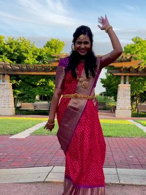 A post by @priyakar25 on TikTok caption: #ranuranuantunnechindo #telugu #foryoupage #foryou #ranuranuantunechinado #saree #priyakar25 #trending #telugusong