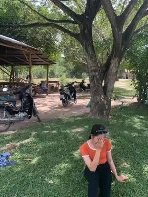 A post by @user9085059583596 on TikTok caption: #ជួយចុចបេះដូងនិងហ្វូឡូម្នាក់មួយផង🙏💞✨💖