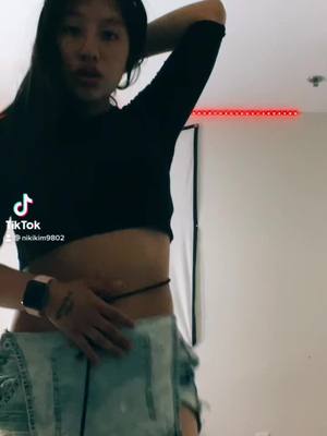 A post by @nikikim9802 on TikTok caption: #sigueme_para_mas_videos_asi