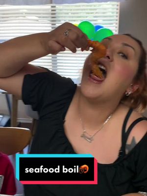 A post by @pasatiempoconali on TikTok caption: #seafoodboil #family #fun#texas#mexican#sharethevideo#foryourpage #fyp