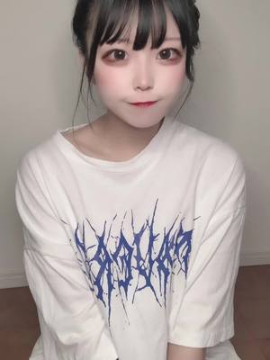 A post by @komugi.comcom on TikTok caption: この顔するの癖です