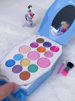 A post by @opyoyi on TikTok caption: I started an ice and snow tote box for my smelly niece, and his mother said she would never have to go again. Make trouble with his makeup.