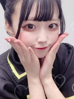 A post by @komugi.comcom on TikTok caption: あえるアイドルです(^-^)⊃⌒♡ #ワガママきいて？？ きいろ担当こむぎちゃんだよ〜🍤 【@naru_u._.u 】様の下書き使用させていただきました(*'▽'*)💛