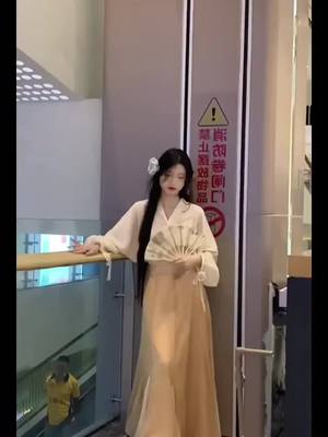 A post by @beautiful.hanfu on TikTok caption: #hanfu #fashion #beautiful #hanfu汉服 #traditional #fyp