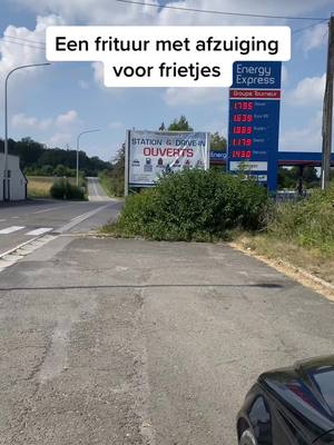 A post by @bazanja.com on TikTok caption: Afzuigsysteem voor frietjes 🍟 #retraflex #cyclovac #retraflexsysteem #retraflexsystem