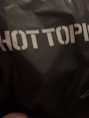 A post by @colas1838 on TikTok caption: Hot Topic - Mochila, Playera y Figutra… #hottopic #naruto #itachi #foryoupage #fypage #fyp 