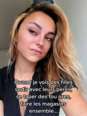 A post by @margauxysmal2 on TikTok caption: 🌚 #4u #fyp #foryou #humor 