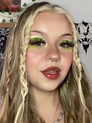 A post by @xmakeup.karolina on TikTok caption: 🧚🏻🧚🏻🧚🏻#fyp #makeup #foryoupage #mua 