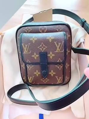 A post by @demarkio0 on TikTok caption: Unboxing the new bag.#handbag#bags#fashionbag#luxurybag#foryou#fypシ