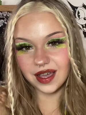 A post by @xmakeup.karolina on TikTok caption: 🧚🏻🧚🏻🧚🏻#fyp #foryoupage #makeup #mua 