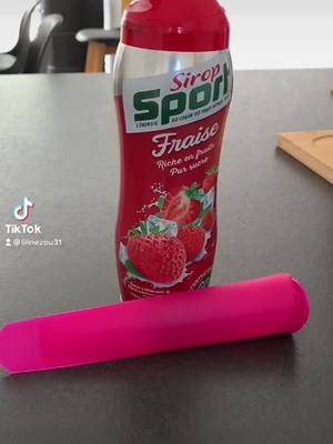 A post by @siropsport_officiel on TikTok caption: Avec l'approche de la rentrée et le retour de la canicule, mieux vaut bien se préparer ! Découvrez cette recette super simple et rafraîchissante de glace à l'eau au Sirop Sport fraise ! Merci à @lilinezou31 pour cette idée ! #SiropSportChallenge #glace #TiktokFood