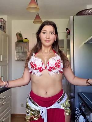 A post by @juliyafarina on TikTok caption: Hey🥰 #bellydance #bauchtanz #bellydancer #arabicdance #fyp #raqssharqi #rakssharki #arabic #tiktokarab #orientaldance #bellydancetiktok #oriental