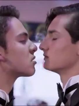 A post by @the_bahebak on TikTok caption: Historia ARISTEMO resumida! ❤️🌈 Compartanlo mucho si les gustó! #elcorazonnuncaseequivoca #aristemo #ecnse