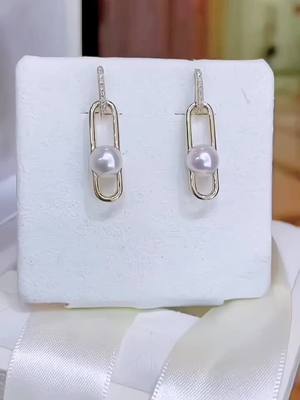 A post by @pearls.jewelry on TikTok caption: Snap Pearl Earrings