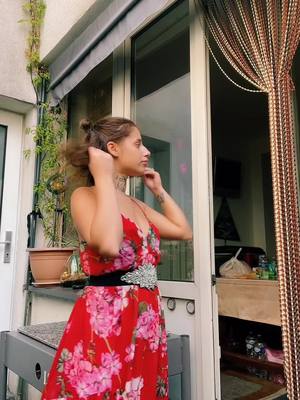 A post by @rebeccaalexandras on TikTok caption: #ardemamandoiinmaregoi🏖❤️ #nuosauitvaraasta❤️🏖🌞 #fypage✨ #belgium🇧🇪 #viraltiktok2022💫 #romania🇷🇴 #🥰🥰🥰🥰❤️❤️❤️ #married💍🤞❤️ #tiktoktrends🥰🥰🥰 #tiktoktrend😅 @assassinulninja