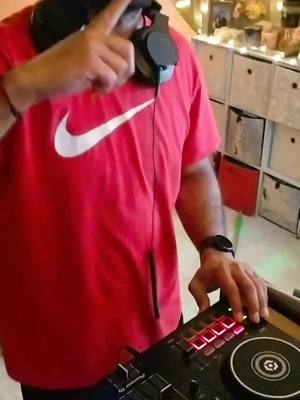 A post by @d.j.negro on TikTok caption: @aitorvillegasdj un cambio sin mucho efecto. @elalfaeljeferd #djgarcia1083youtube #fyp #viral. 